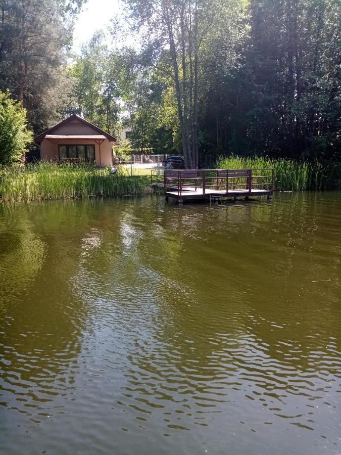 Urokliwy Domek Nad Brzegiem Jeziora Lubiatów Exterior foto