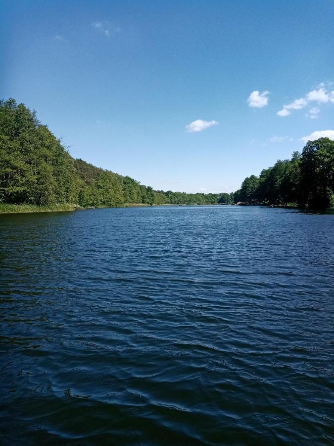 Urokliwy Domek Nad Brzegiem Jeziora Lubiatów Exterior foto