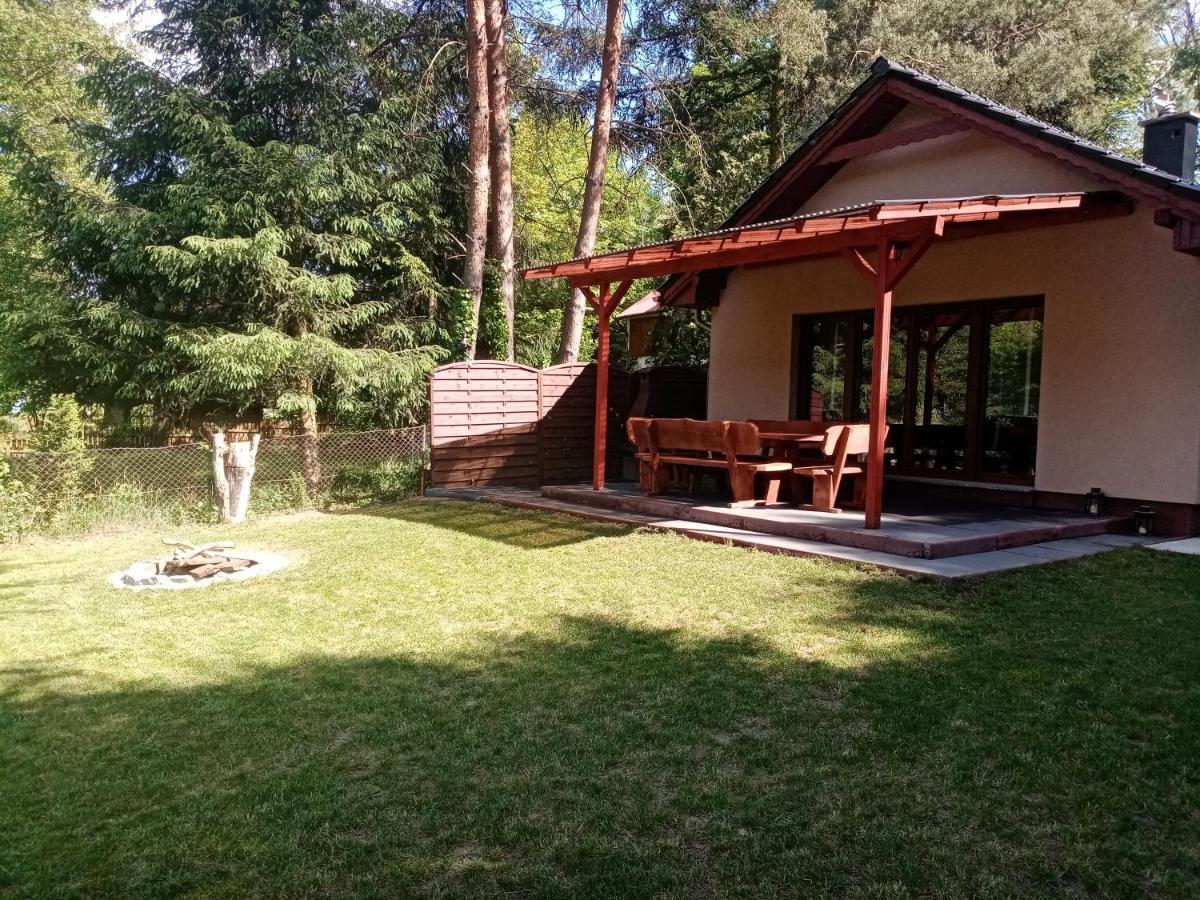 Urokliwy Domek Nad Brzegiem Jeziora Lubiatów Exterior foto
